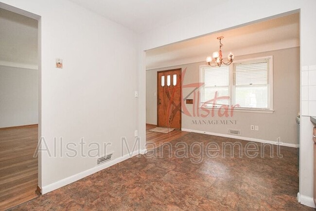 3436 Dellwood Dr in Parma, OH - Building Photo - Building Photo