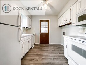 903 E 24th Ave in Hutchinson, KS - Building Photo - Building Photo