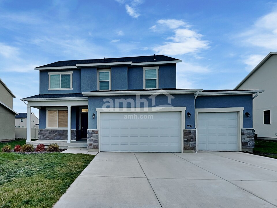 231 Allen Ln in Saratoga Springs, UT - Building Photo