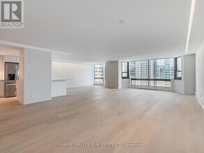 1166 Bay St. in Toronto, ON - Building Photo - Building Photo