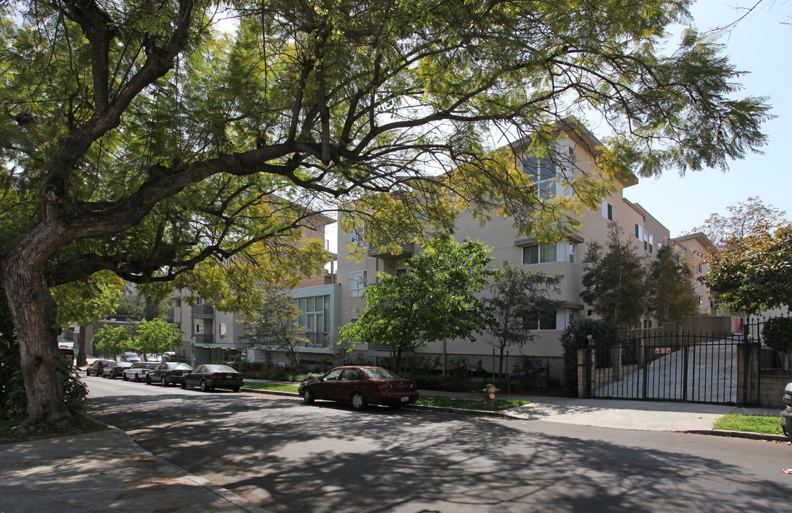 Clinton Family Apartments in Los Angeles, CA - Building Photo