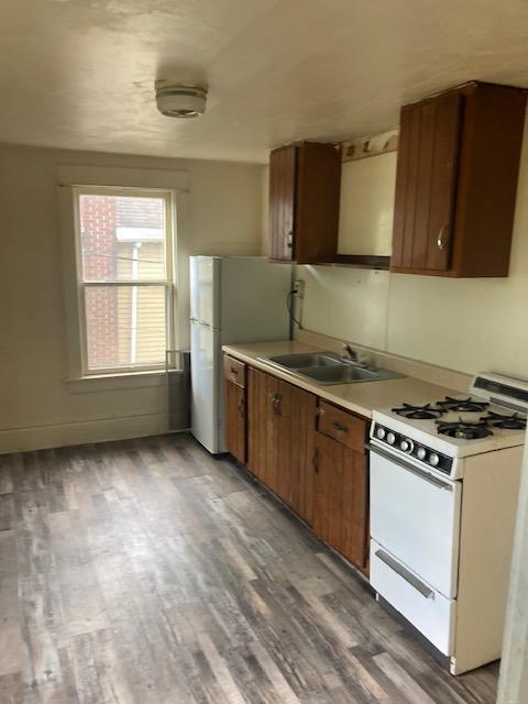 property at 106 E Poplar St