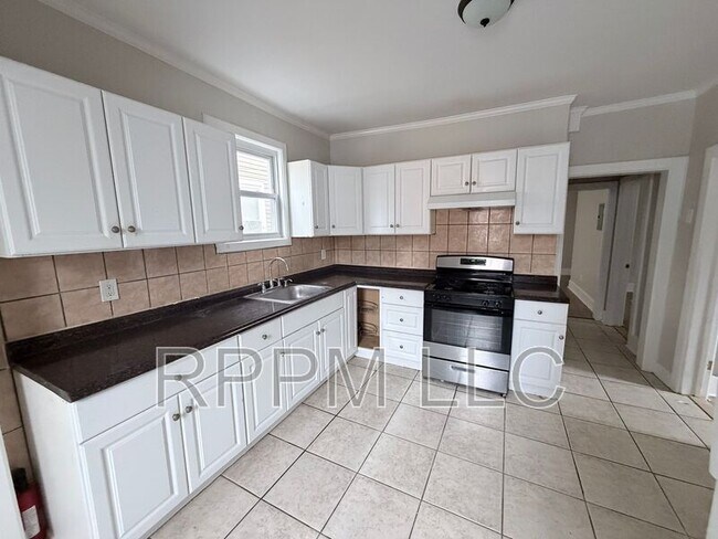 106 N 16th St in East Orange, NJ - Building Photo - Building Photo