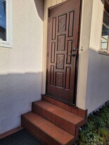 10528 Ayres Ave in Los Angeles, CA - Building Photo