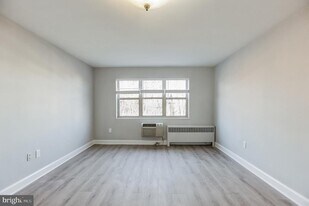 1010 P St NW in Washington, DC - Building Photo