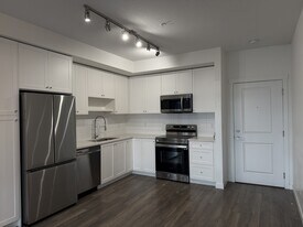 15858 Fraser Hwy in Surrey, BC - Building Photo