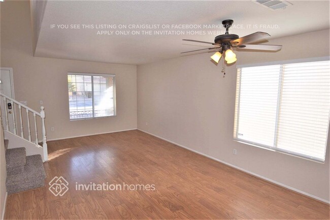 9901 Rose Charmont St in Las Vegas, NV - Foto de edificio - Building Photo