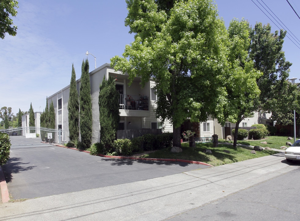 Sutter Place in Carmichael, CA - Foto de edificio