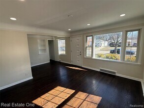 6991 Colonial St in Dearborn Heights, MI - Building Photo - Building Photo