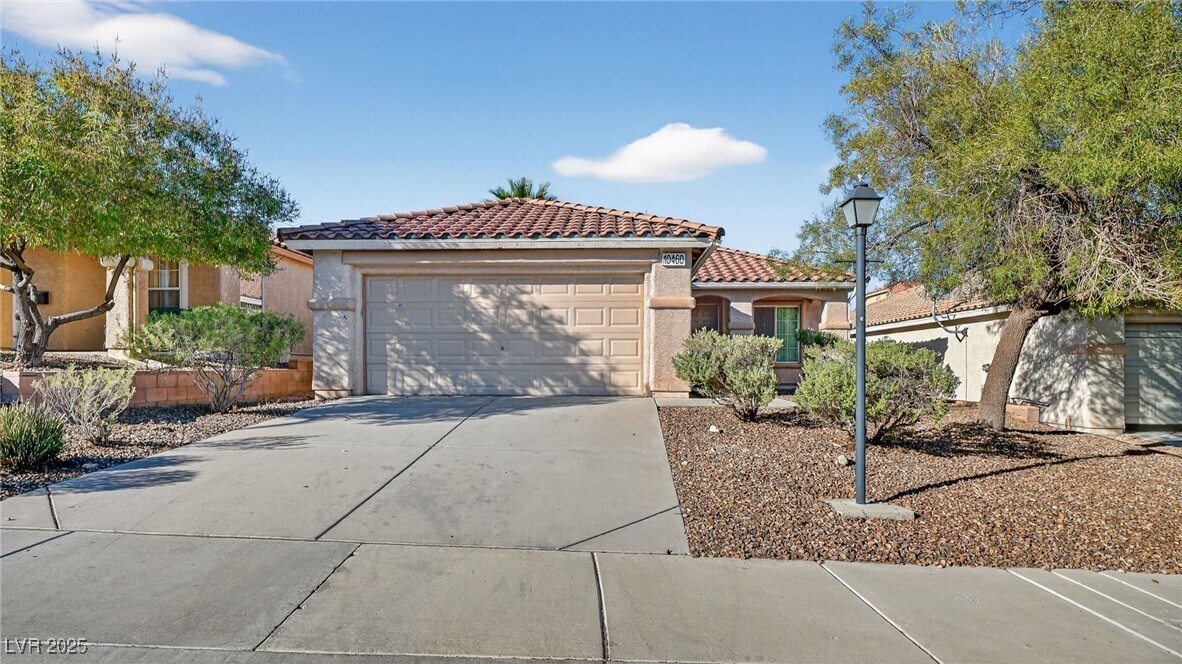 10460 Wellington Manor Ave in Las Vegas, NV - Building Photo