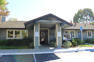 Amberwood Apartments in San Jose, CA - Foto de edificio - Building Photo