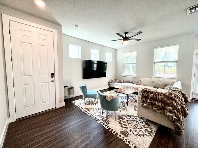 7103 Silver Star Ln in Austin, TX - Building Photo - Building Photo