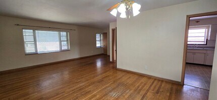 1132 Moorlands Dr in Richmond Heights, MO - Building Photo - Building Photo