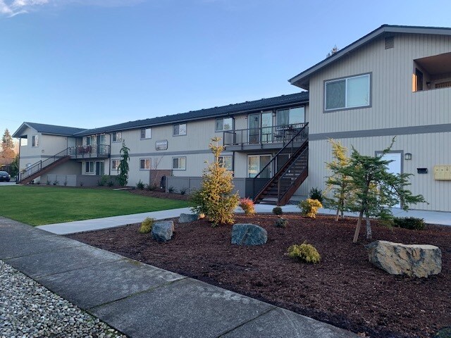 1310 E Section St, Unit 1 in Mount Vernon, WA - Building Photo