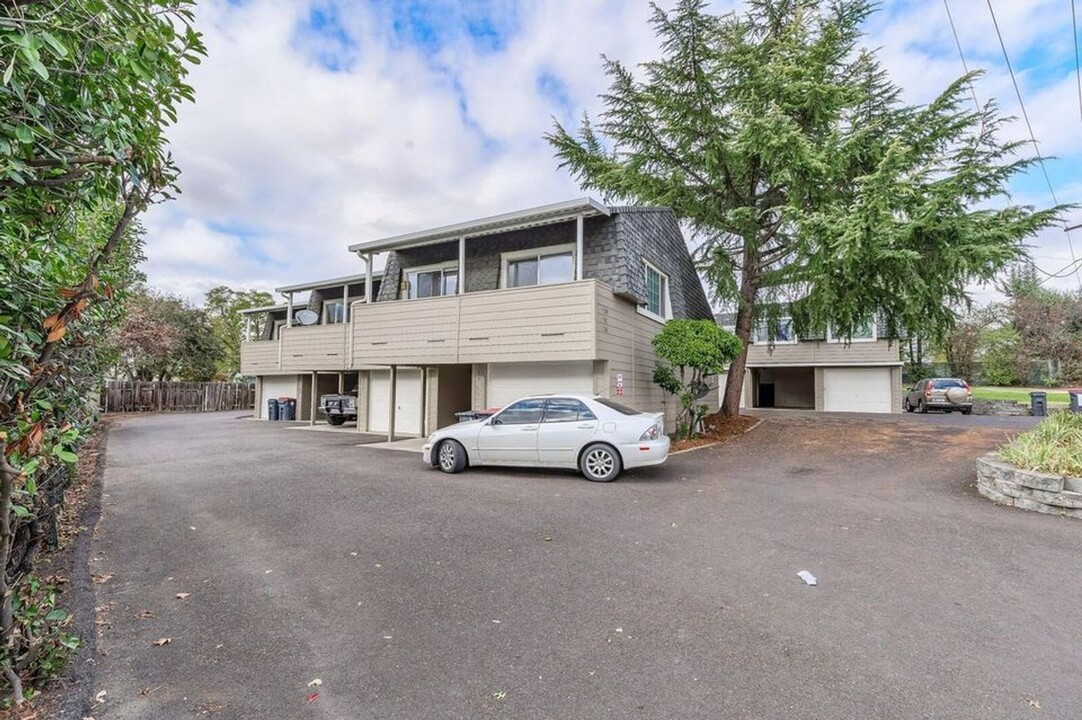 1769 Crater Lake Ave in Medford, OR - Foto de edificio