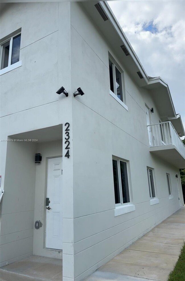 2324 Garfield St-Unit -1 in Hollywood, FL - Building Photo - Building Photo