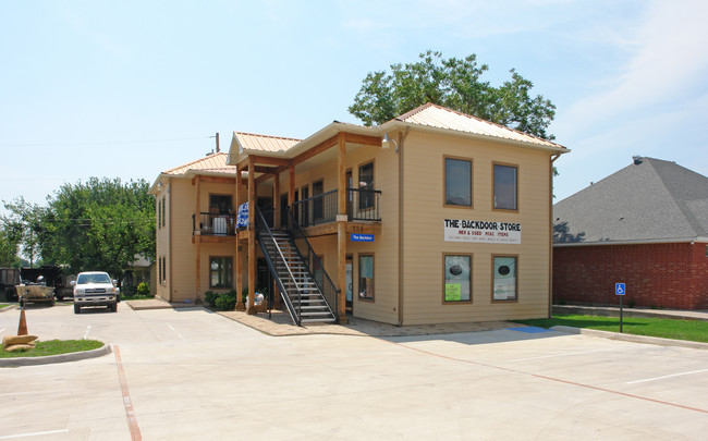 124 N 2nd St in Krum, TX - Building Photo - Building Photo