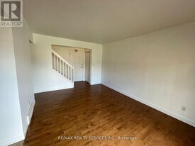 1730 Columbia Ct in Windsor, ON - Building Photo