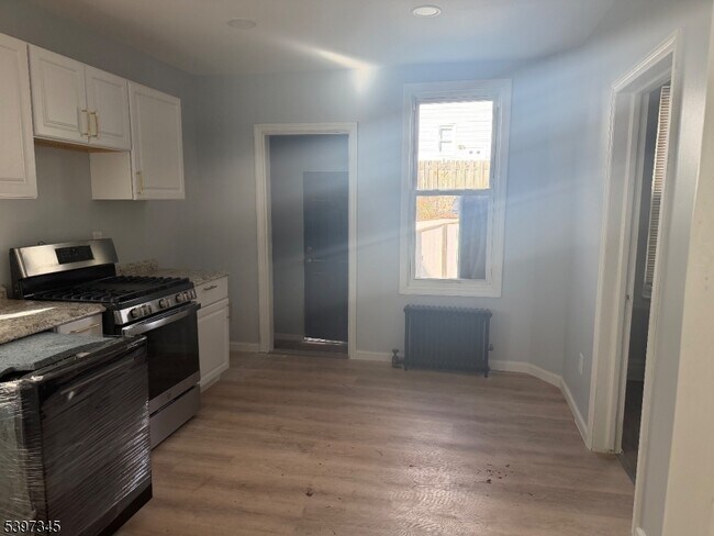 363 Hoover Ave in Bloomfield, NJ - Building Photo - Building Photo