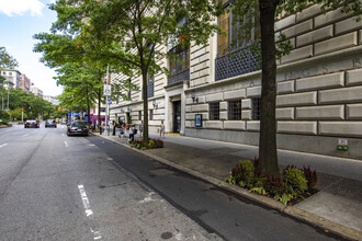 Apple Bank Building in New York, NY - Building Photo - Building Photo