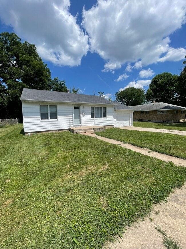 204 Kuhne Blvd in Troy, MO - Building Photo - Building Photo