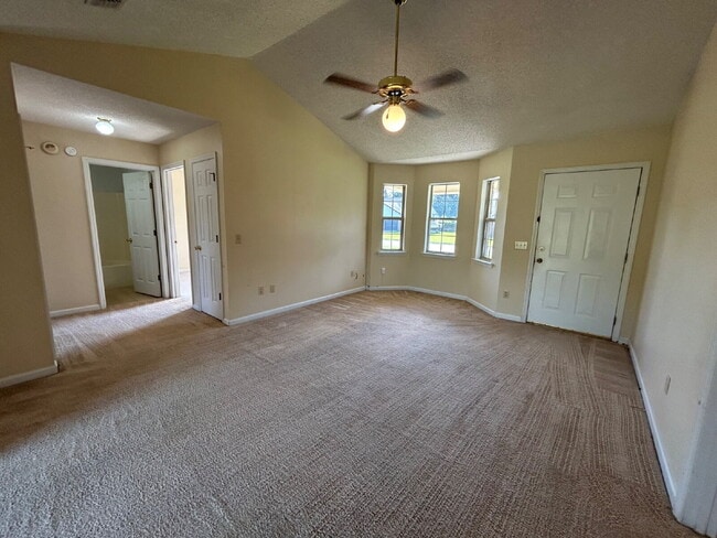 1237 Dharahn Dr in Hinesville, GA - Building Photo - Building Photo