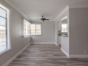 458 S Oakhurst Dr, Unit 1 in Beverly Hills, CA - Foto de edificio - Building Photo