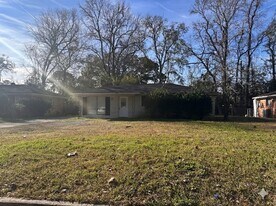 107 E Fairmont Ave in Savannah, GA - Building Photo