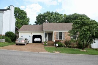 5064 English Village Dr in Nashville, TN - Building Photo - Building Photo