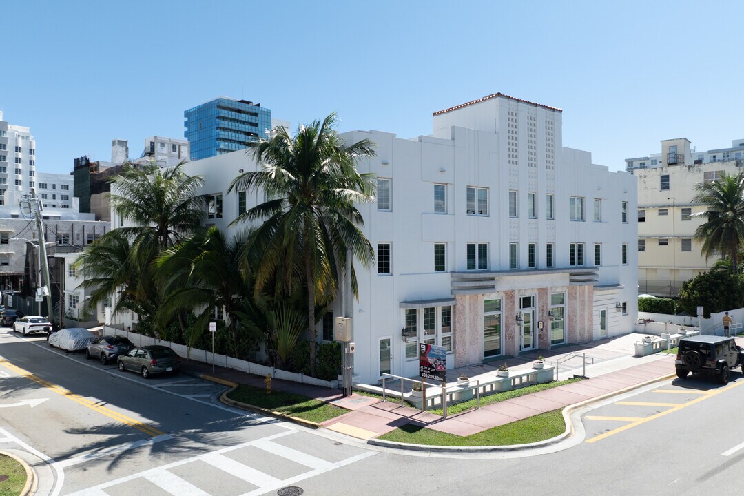 3025 Indian Creek Dr in Miami Beach, FL - Building Photo