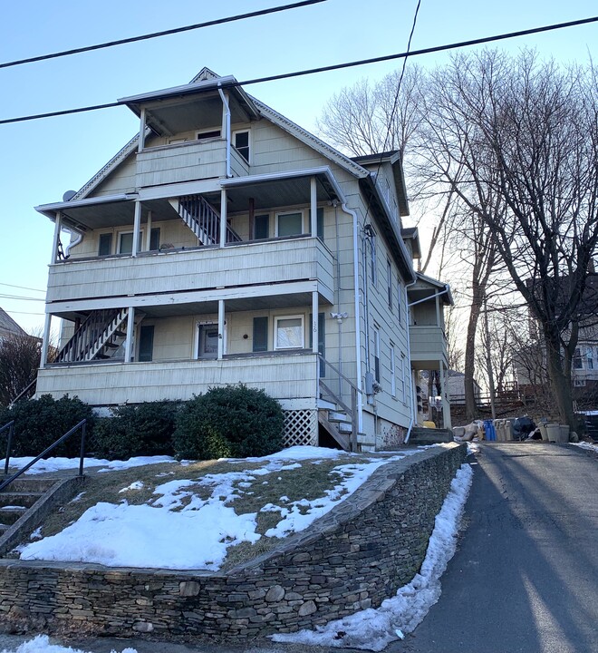 36 Pratt St in Bristol, CT - Building Photo