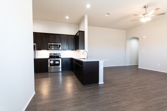 3444 Scott Cir in Seguin, TX - Foto de edificio - Building Photo