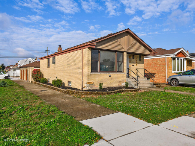 5958 S Massasoit Ave in Chicago, IL - Foto de edificio - Building Photo