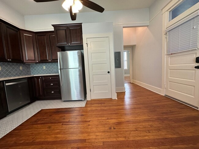 516 E 8th St, Unit D in Little Rock, AR - Foto de edificio - Building Photo