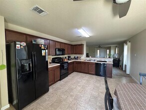 1522 Monte Vista Dr in Lockhart, TX - Building Photo - Building Photo