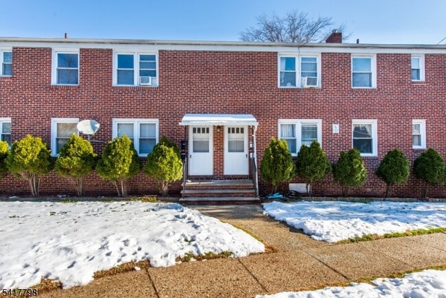 property at 23 Carpenter Terrace N