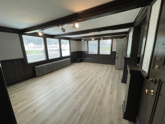 property at 2118 Pillsbury Ave