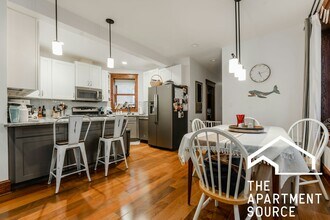 1019 W Oakdale Ave in Chicago, IL - Building Photo - Building Photo