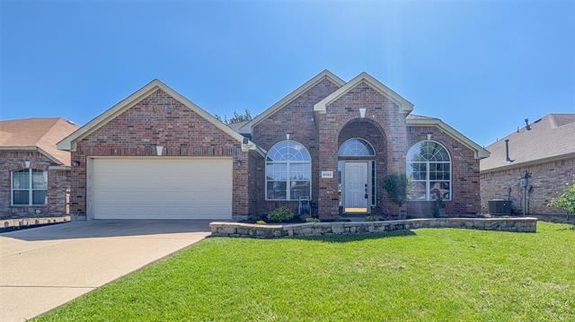 4950 Autumn Hill in Grand Prairie, TX - Building Photo
