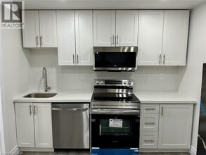 21 Thames Wy in Hamilton, ON - Building Photo - Building Photo