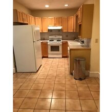 1712 Beacon St, Unit 2 in Brookline, MA - Building Photo - Building Photo