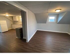 227 Brightman St-Unit -3 in Fall River, MA - Building Photo - Building Photo