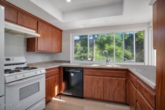 1637 Downing St in Simi Valley, CA - Foto de edificio - Building Photo
