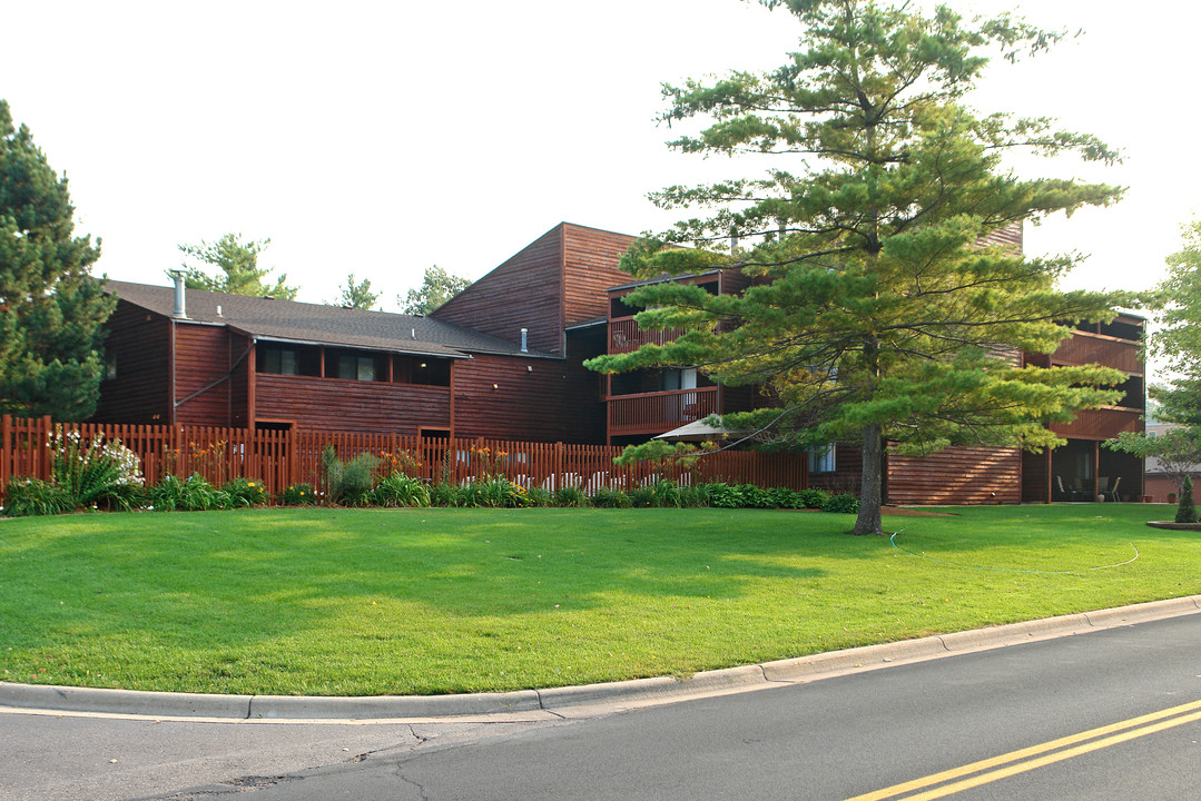 Landmark Estates in Mounds View, MN - Building Photo