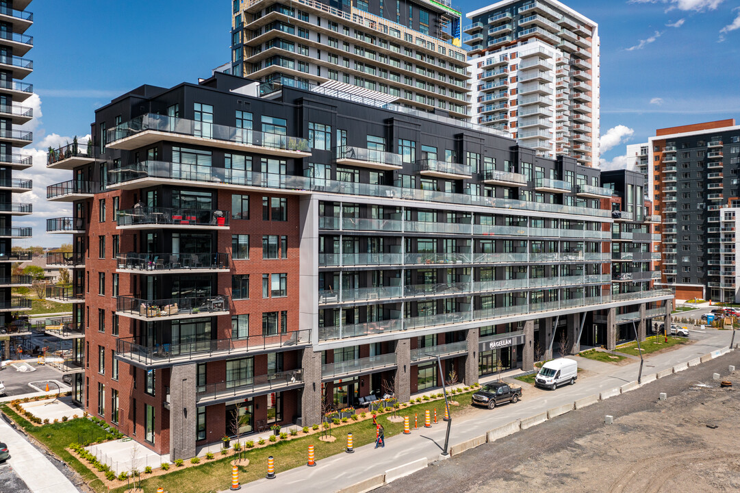 Solar Uniquartier in Brossard, QC - Building Photo