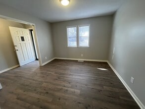 102 Commanche Trl in Jackson, TN - Building Photo - Building Photo