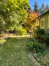 1373 Barker Rd in Hood River, OR - Building Photo - Building Photo