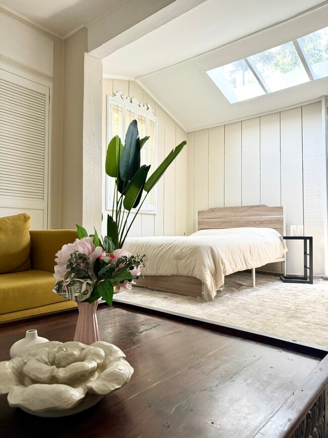 8956 1/2 Norma Pl in West Hollywood, CA - Building Photo - Building Photo