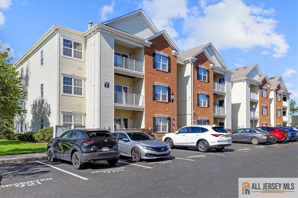 932 Del Negro Ct in South Plainfield, NJ - Building Photo
