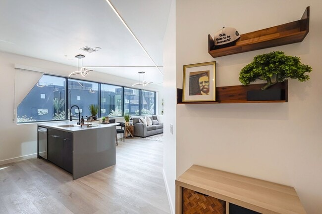 Rainbow Road in Phoenix, AZ - Foto de edificio - Building Photo